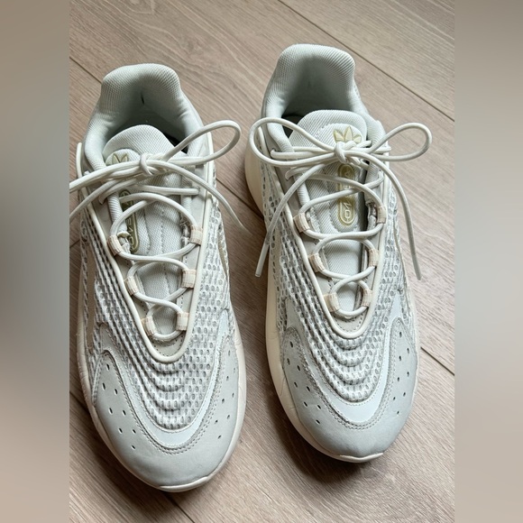 ADIDAS ORIGINALS Beige Ozelia Sneakers Size US8.5 Women / US7 Men - Picture 2 of 11